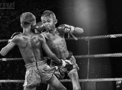 Thailandia, bambini addestrati a combattere con ferocia sul ring