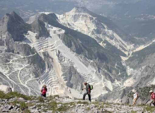 Il CAI in piazza per le Apuane, contro l’estrattivismo