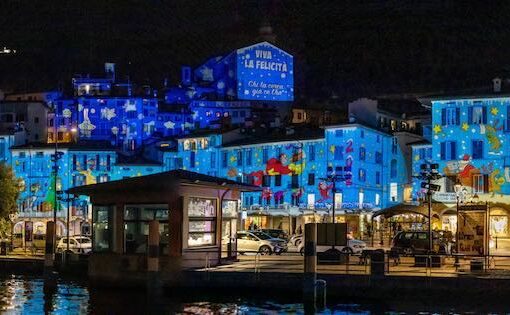 Natale in cartoon, Bozzetto trasforma i palazzi di Lovere