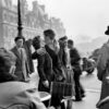 Il celeberrimo bacio di Robert Doisneau (e altre 134 foto)